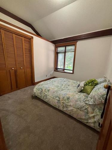 83 Manyhorses Drive, Rural Rocky View County, AB - Indoor Photo Showing Bedroom