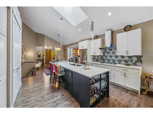 23 Cortina Villas Sw, Calgary, AB - Indoor Photo Showing Kitchen With Upgraded Kitchen