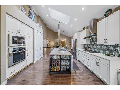 23 Cortina Villas Sw, Calgary, AB - Indoor Photo Showing Kitchen With Upgraded Kitchen