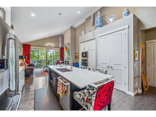 23 Cortina Villas Sw, Calgary, AB - Indoor Photo Showing Kitchen