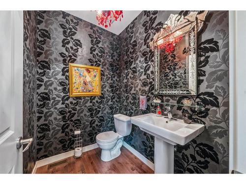 23 Cortina Villas Sw, Calgary, AB - Indoor Photo Showing Bathroom