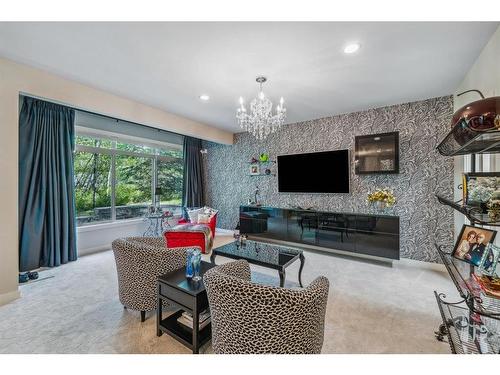 23 Cortina Villas Sw, Calgary, AB - Indoor Photo Showing Living Room