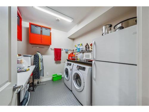 23 Cortina Villas Sw, Calgary, AB - Indoor Photo Showing Laundry Room