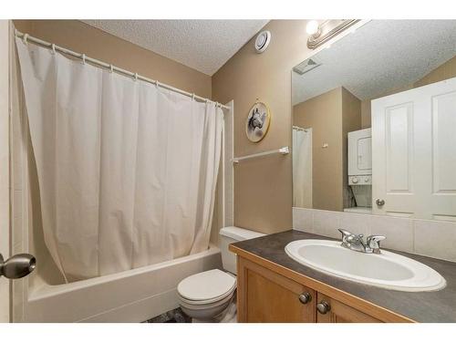 1807-140 Sagewood Boulevard Sw, Airdrie, AB - Indoor Photo Showing Bathroom