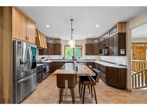 27 Woodlands Estates Crescent, Rural Rocky View County, AB - Indoor Photo Showing Kitchen With Stainless Steel Kitchen With Double Sink With Upgraded Kitchen