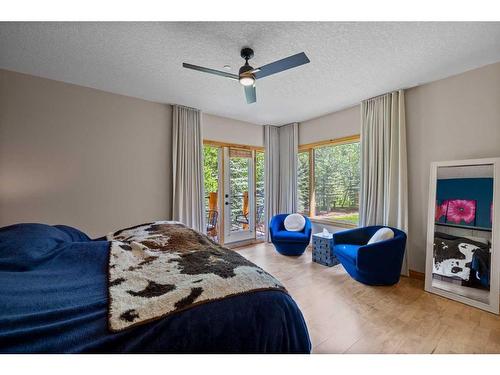 27 Woodlands Estates Crescent, Rural Rocky View County, AB - Indoor Photo Showing Bedroom