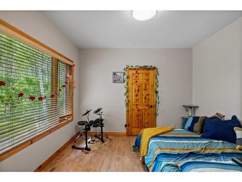 27 Woodlands Estates Crescent, Rural Rocky View County, AB - Indoor Photo Showing Bedroom