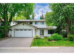 30 Vardell Place NW Calgary, AB T3A 0B8
