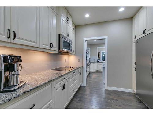 233 Kingsmere Cove Se, Airdrie, AB - Indoor Photo Showing Kitchen