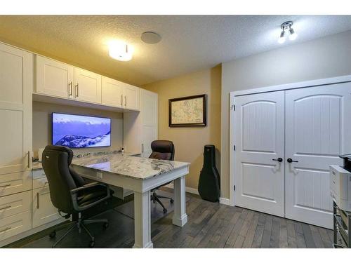 233 Kingsmere Cove Se, Airdrie, AB - Indoor Photo Showing Office