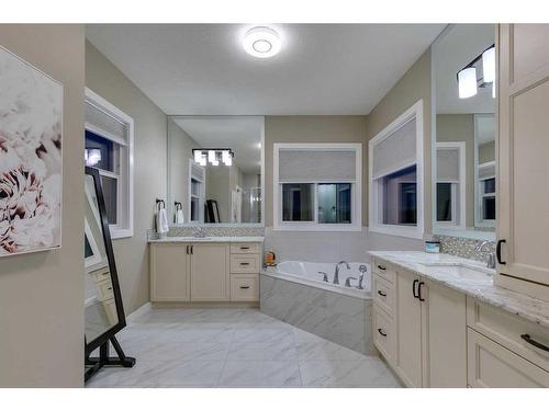 233 Kingsmere Cove Se, Airdrie, AB - Indoor Photo Showing Bathroom