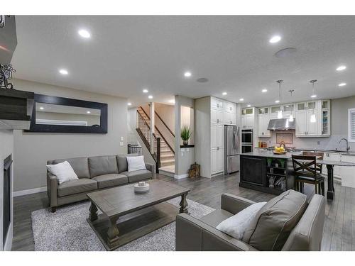 233 Kingsmere Cove Se, Airdrie, AB - Indoor Photo Showing Living Room