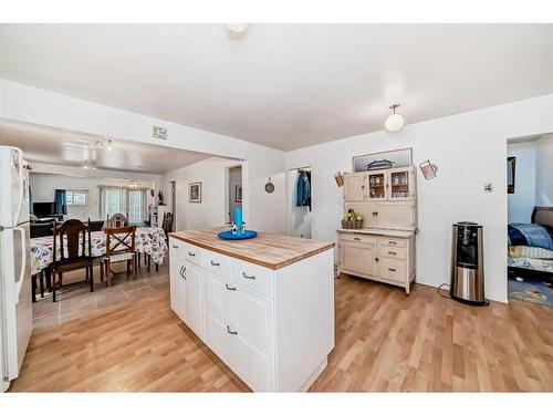 97 Premier Avenue, Gull Lake, AB - Indoor Photo Showing Kitchen