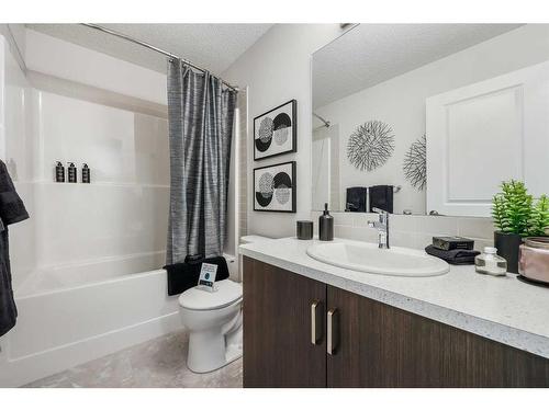 16 Amblefield View Nw, Calgary, AB - Indoor Photo Showing Bathroom