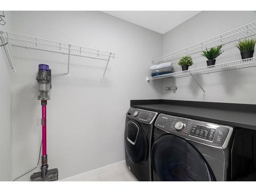 154 Magnolia Square Se, Calgary, AB - Indoor Photo Showing Laundry Room