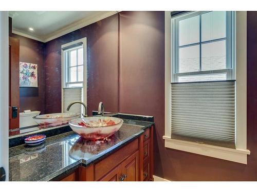 3515 2 Avenue Sw, Calgary, AB - Indoor Photo Showing Bathroom