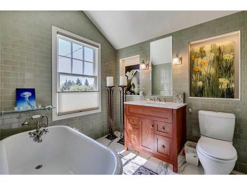 3515 2 Avenue Sw, Calgary, AB - Indoor Photo Showing Bathroom