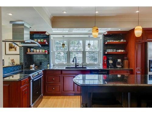 3515 2 Avenue Sw, Calgary, AB - Indoor Photo Showing Kitchen