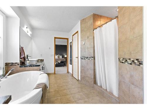 179 Mckenzie Lake Cove, Calgary, AB - Indoor Photo Showing Bathroom