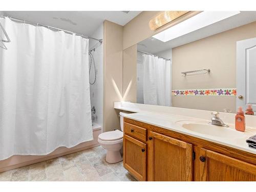 179 Mckenzie Lake Cove, Calgary, AB - Indoor Photo Showing Bathroom