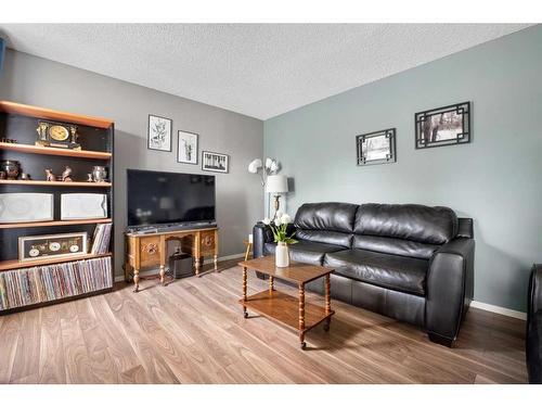 63-3200 60 Street Ne, Calgary, AB - Indoor Photo Showing Living Room