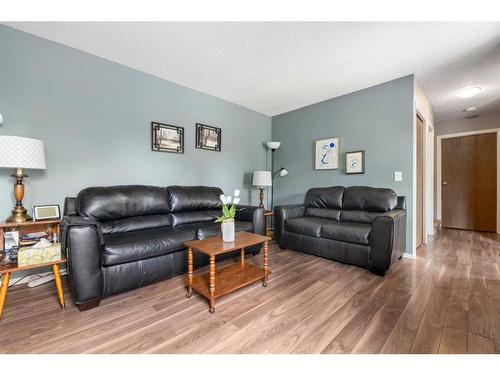 63-3200 60 Street Ne, Calgary, AB - Indoor Photo Showing Living Room