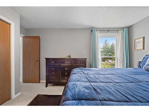 63-3200 60 Street Ne, Calgary, AB - Indoor Photo Showing Bedroom