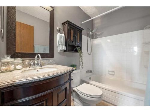 63-3200 60 Street Ne, Calgary, AB - Indoor Photo Showing Bathroom
