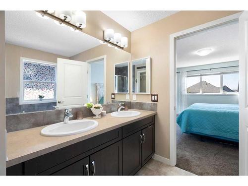 325 Kings Heights Drive Se, Airdrie, AB - Indoor Photo Showing Bathroom