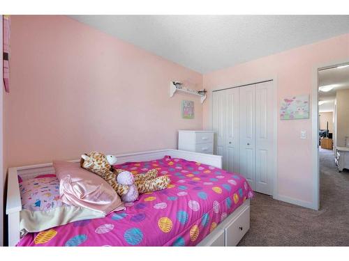 325 Kings Heights Drive Se, Airdrie, AB - Indoor Photo Showing Bedroom