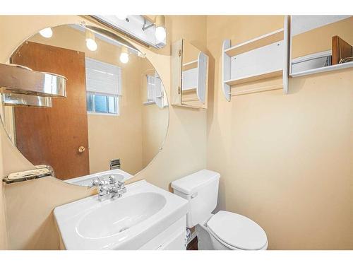 1791 66 Avenue Se, Calgary, AB - Indoor Photo Showing Bathroom