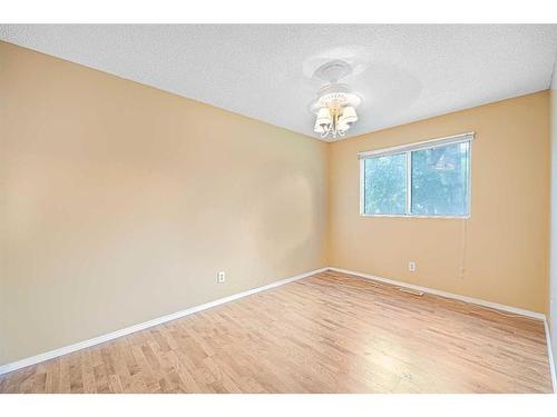 1791 66 Avenue Se, Calgary, AB - Indoor Photo Showing Other Room