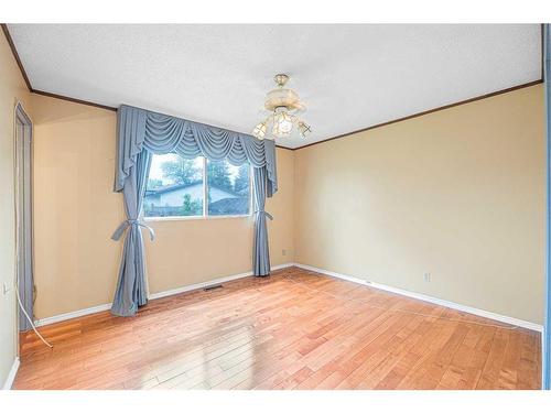 1791 66 Avenue Se, Calgary, AB - Indoor Photo Showing Other Room