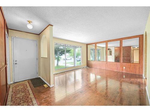 1791 66 Avenue Se, Calgary, AB - Indoor Photo Showing Other Room