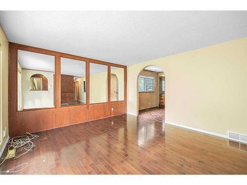 1791 66 Avenue Se, Calgary, AB - Indoor Photo Showing Other Room