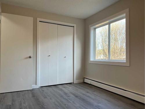 105 First Avenue East, Cochrane, AB - Indoor Photo Showing Other Room