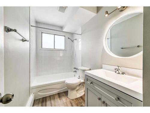 105 First Avenue East, Cochrane, AB - Indoor Photo Showing Bathroom