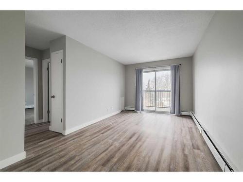 105 First Avenue East, Cochrane, AB - Indoor Photo Showing Other Room