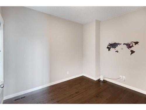 209 Kingsmere Cove Se, Airdrie, AB - Indoor Photo Showing Other Room