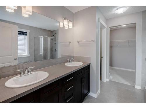 209 Kingsmere Cove Se, Airdrie, AB - Indoor Photo Showing Bathroom