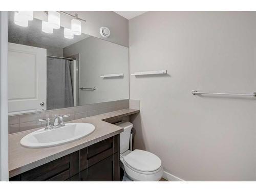 209 Kingsmere Cove Se, Airdrie, AB - Indoor Photo Showing Bathroom