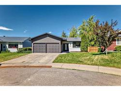 32 Brenner Place NW Calgary, AB T2L 1Z2