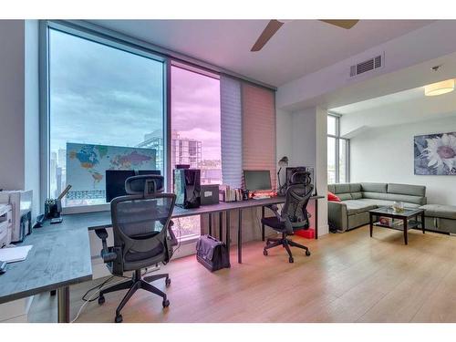301-1087 2 Avenue Nw, Calgary, AB - Indoor Photo Showing Office