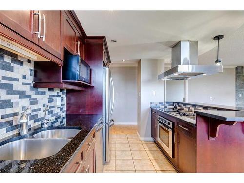 604-215 14 Avenue Sw, Calgary, AB - Indoor Photo Showing Kitchen With Double Sink