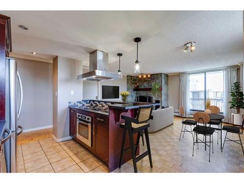 604-215 14 Avenue Sw, Calgary, AB - Indoor Photo Showing Kitchen