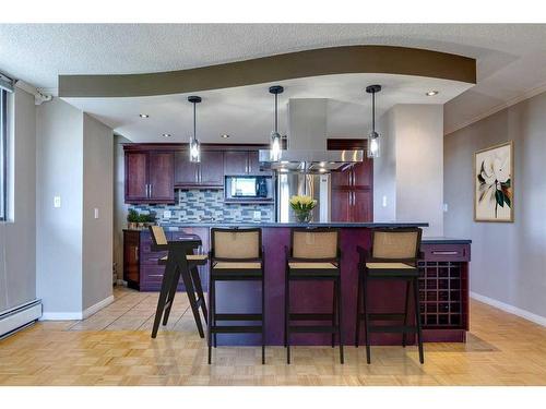 604-215 14 Avenue Sw, Calgary, AB - Indoor Photo Showing Kitchen With Upgraded Kitchen