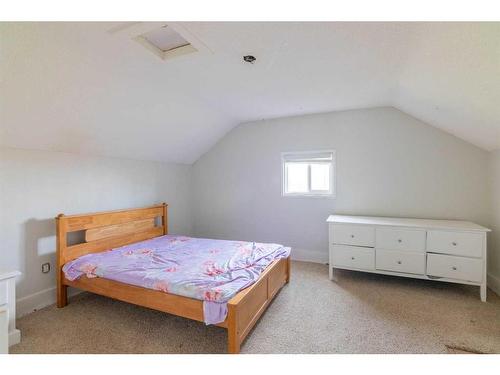 224032 Hwy 9 Highway, Rural Kneehill County, AB - Indoor Photo Showing Bedroom