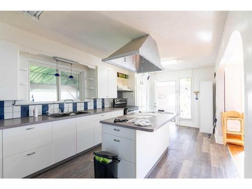 224032 Hwy 9 Highway, Rural Kneehill County, AB - Indoor Photo Showing Kitchen