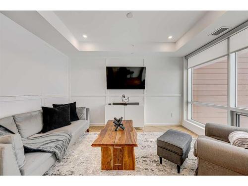 510-8505 Broadcast Avenue Sw, Calgary, AB - Indoor Photo Showing Living Room