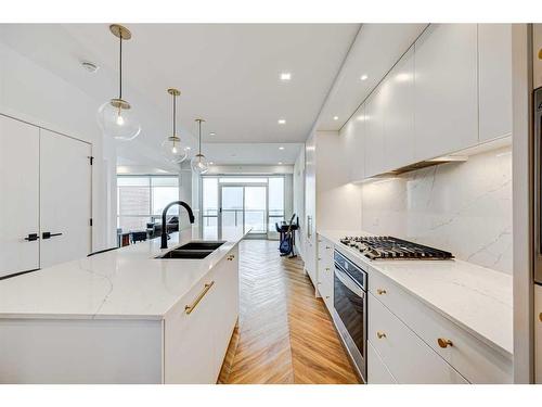 510-8505 Broadcast Avenue Sw, Calgary, AB - Indoor Photo Showing Kitchen With Double Sink With Upgraded Kitchen